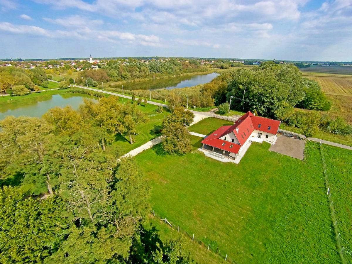Tiszavilag Pihenohaz Hotel Tiszakecske Exterior photo