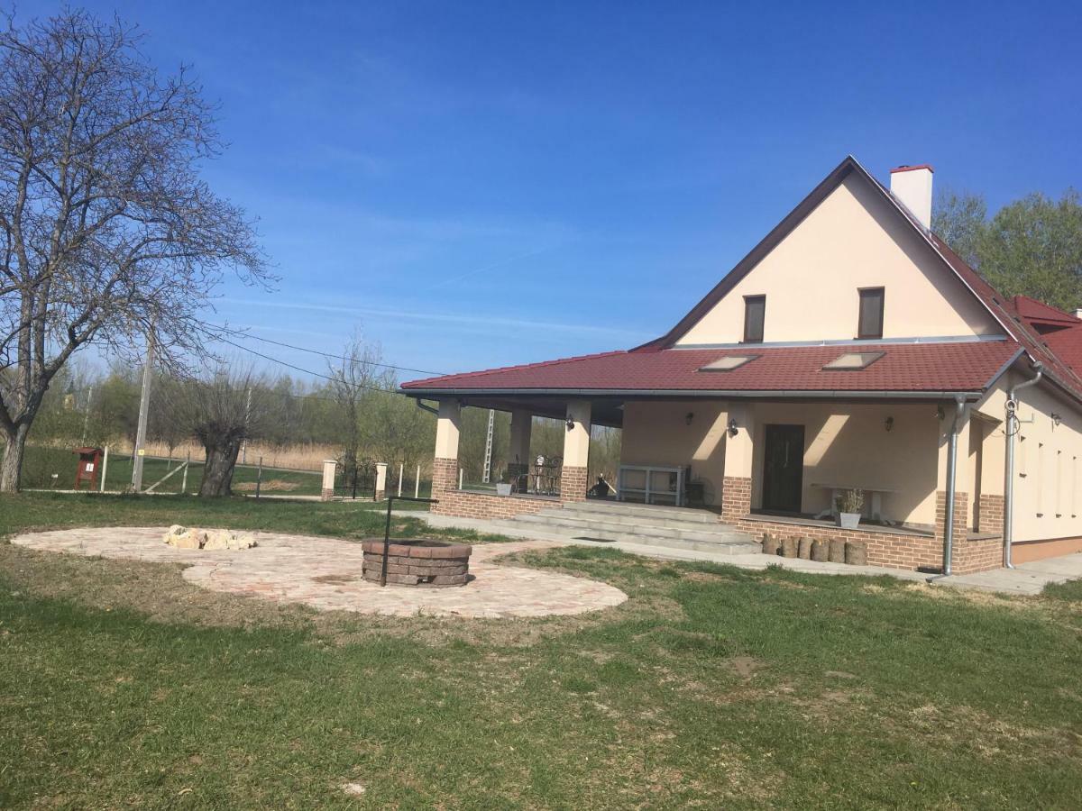 Tiszavilag Pihenohaz Hotel Tiszakecske Exterior photo